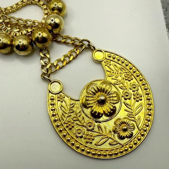 Victoria Emerson Gold-tone Multi Layered Floral Beaded Chain Statement Necklace - Picture 5 of 7